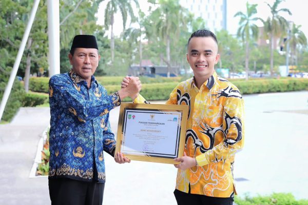 Luar Biasa! Sekretaris Karang Taruna Ridho Arvan Dedzky Raih Pemuda Pelopor Kota Batam 2024
