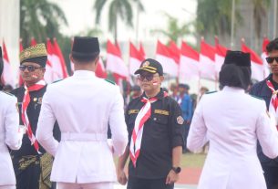 Upacara Kirab Bendera, Ketua Karang Taruna dan 7 Tokoh Terima Sang Merah Putih