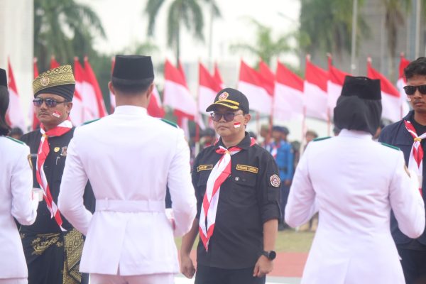 Upacara Kirab Bendera, Ketua Karang Taruna dan 7 Tokoh Terima Sang Merah Putih