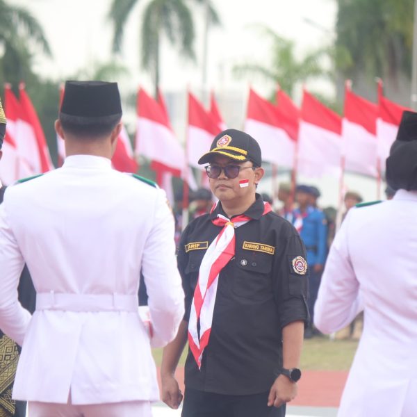 Upacara Kirab Bendera, Ketua Karang Taruna dan 7 Tokoh Terima Sang Merah Putih